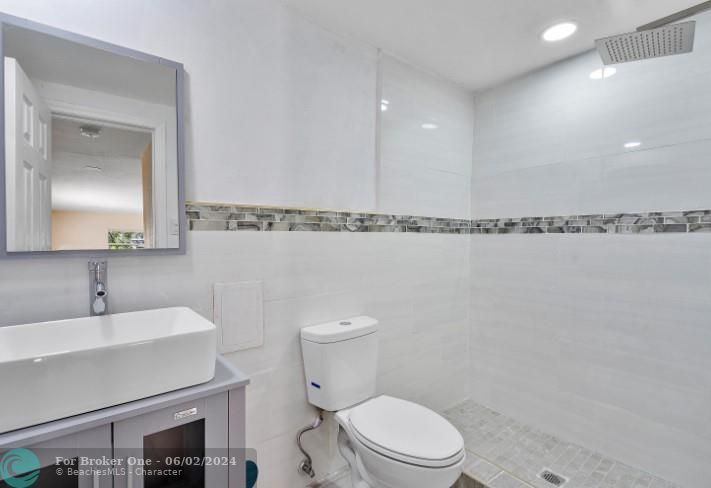 合同活跃: $434,900 (4 贝兹, 2 浴室, 1472 平方英尺)