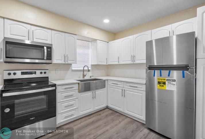 Active With Contract: $434,900 (4 beds, 2 baths, 1472 Square Feet)