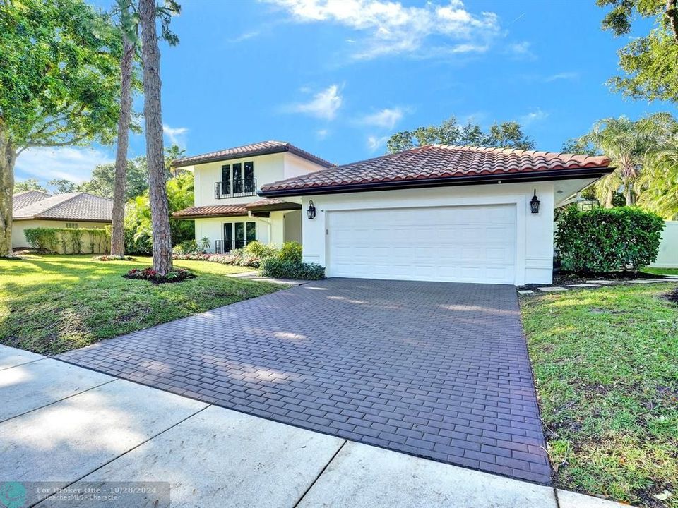 For Sale: $1,750,000 (5 beds, 3 baths, 2729 Square Feet)