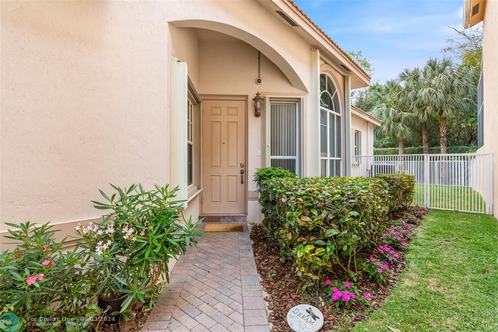 Active With Contract: $599,900 (4 beds, 2 baths, 2004 Square Feet)