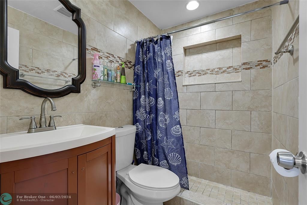 最近售出: $590,000 (4 贝兹, 3 浴室, 1416 平方英尺)