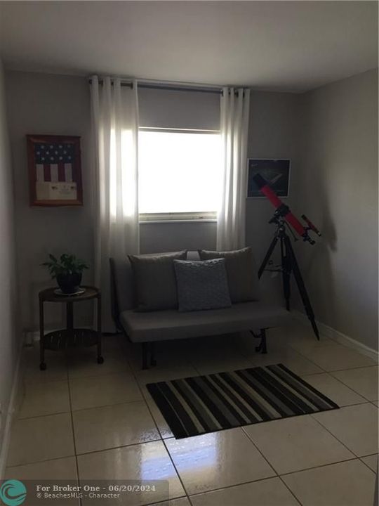 Active With Contract: $1,800 (2 beds, 1 baths, 600 Square Feet)