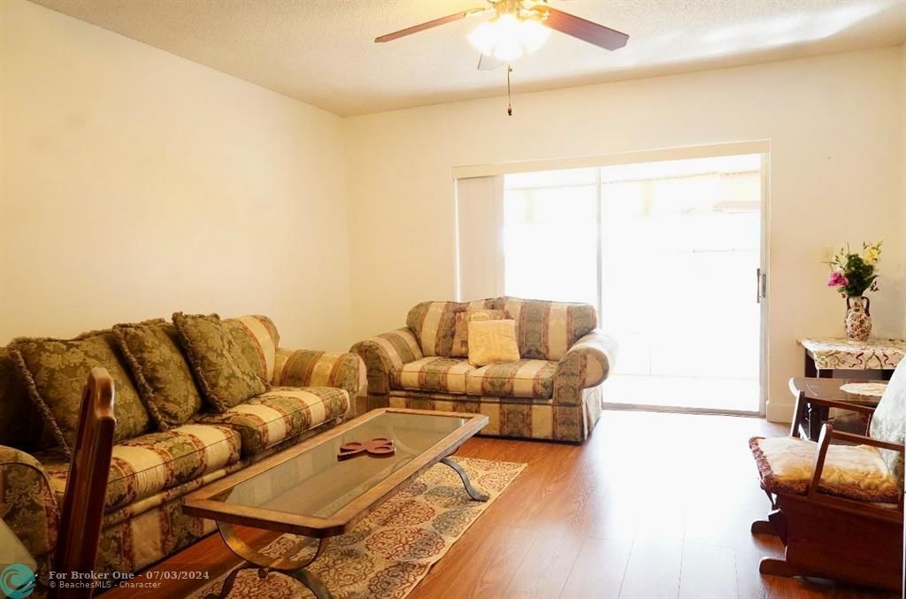 For Sale: $130,250 (2 beds, 2 baths, 990 Square Feet)