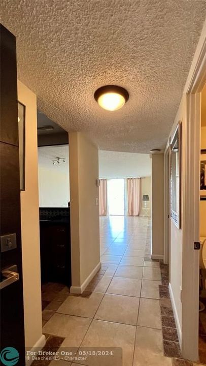 For Sale: $289,000 (1 beds, 1 baths, 1066 Square Feet)