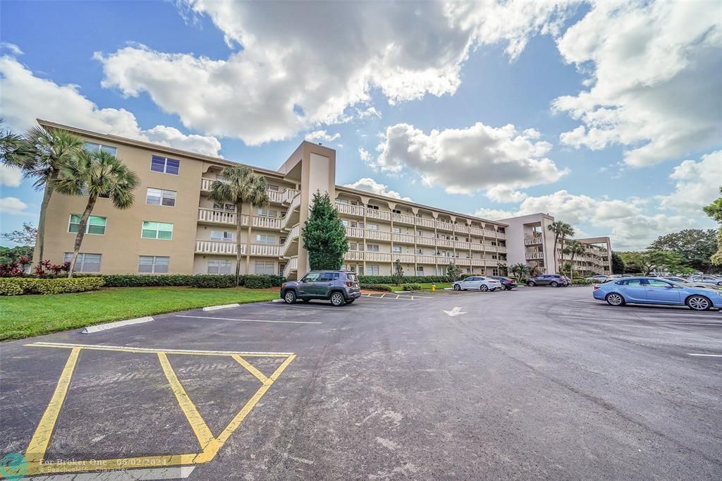 Active With Contract: $194,500 (2 beds, 2 baths, 1300 Square Feet)