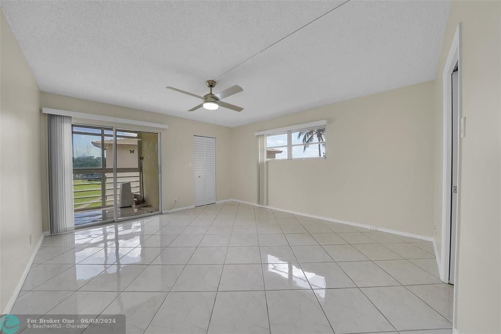 Active With Contract: $194,500 (2 beds, 2 baths, 1300 Square Feet)