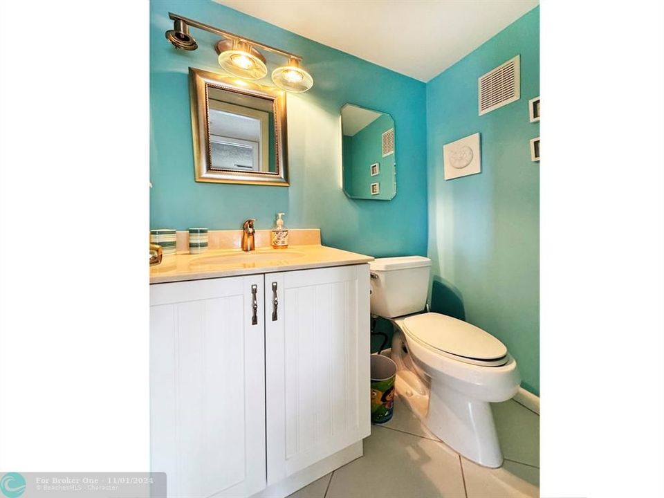 For Sale: $205,000 (2 beds, 1 baths, 881 Square Feet)