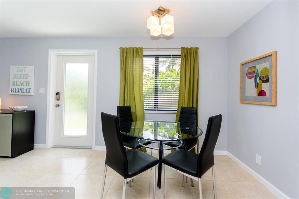 Recently Sold: $2,100 (1 beds, 1 baths, 1836 Square Feet)