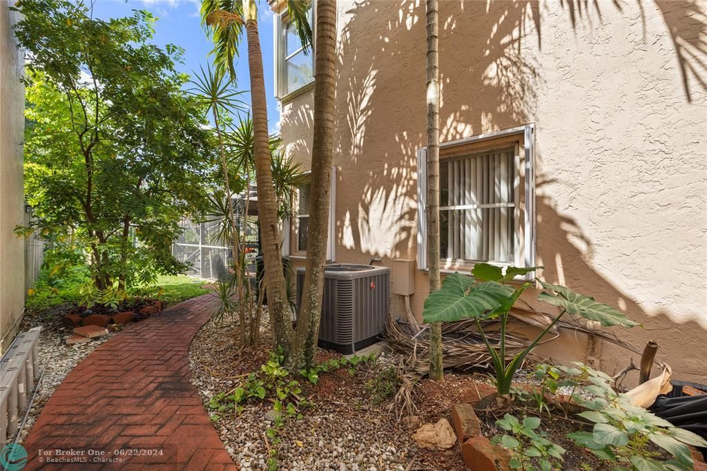 Active With Contract: $540,000 (3 beds, 2 baths, 1484 Square Feet)