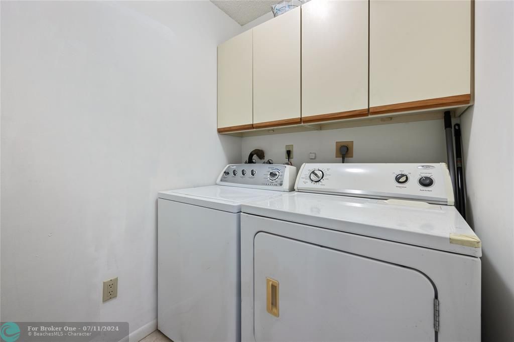 Active With Contract: $395,000 (2 beds, 2 baths, 1137 Square Feet)