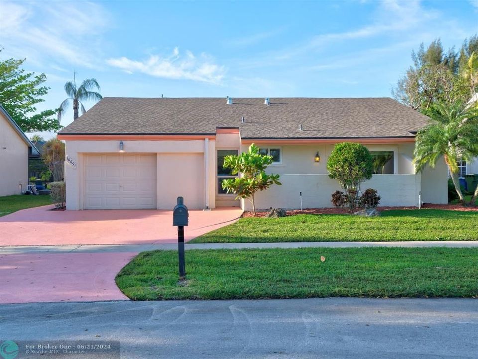 Recently Sold: $699,000 (5 beds, 3 baths, 2247 Square Feet)