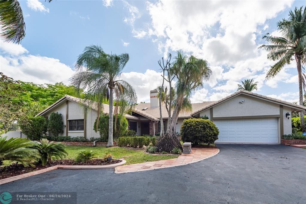 Active With Contract: $899,000 (4 beds, 3 baths, 2640 Square Feet)