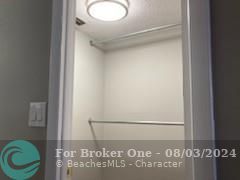 Active With Contract: $1,695 (1 beds, 1 baths, 940 Square Feet)