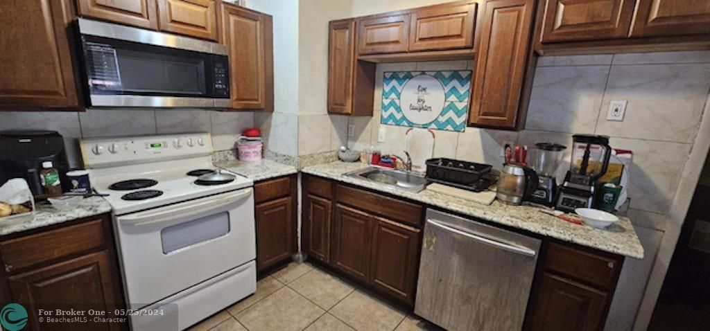 For Sale: $334,900 (4 beds, 1 baths, 1404 Square Feet)