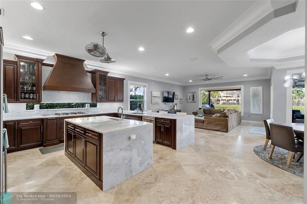 Recently Sold: $1,895,000 (5 beds, 5 baths, 5595 Square Feet)