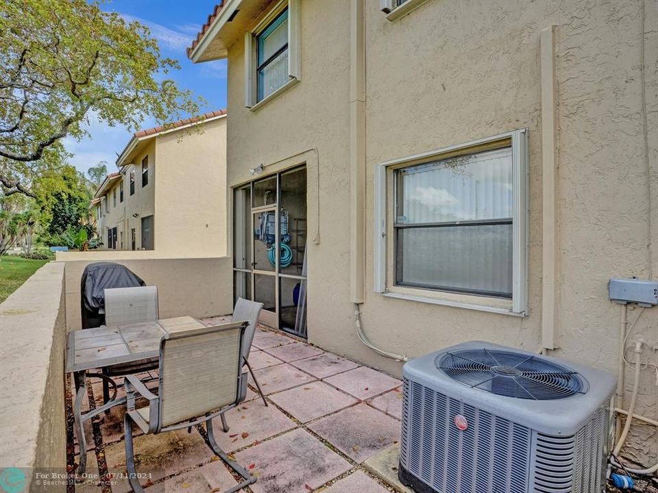 For Sale: $375,000 (3 beds, 2 baths, 1320 Square Feet)