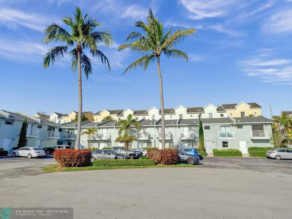 Recently Sold: $250,000 (1 beds, 1 baths, 840 Square Feet)