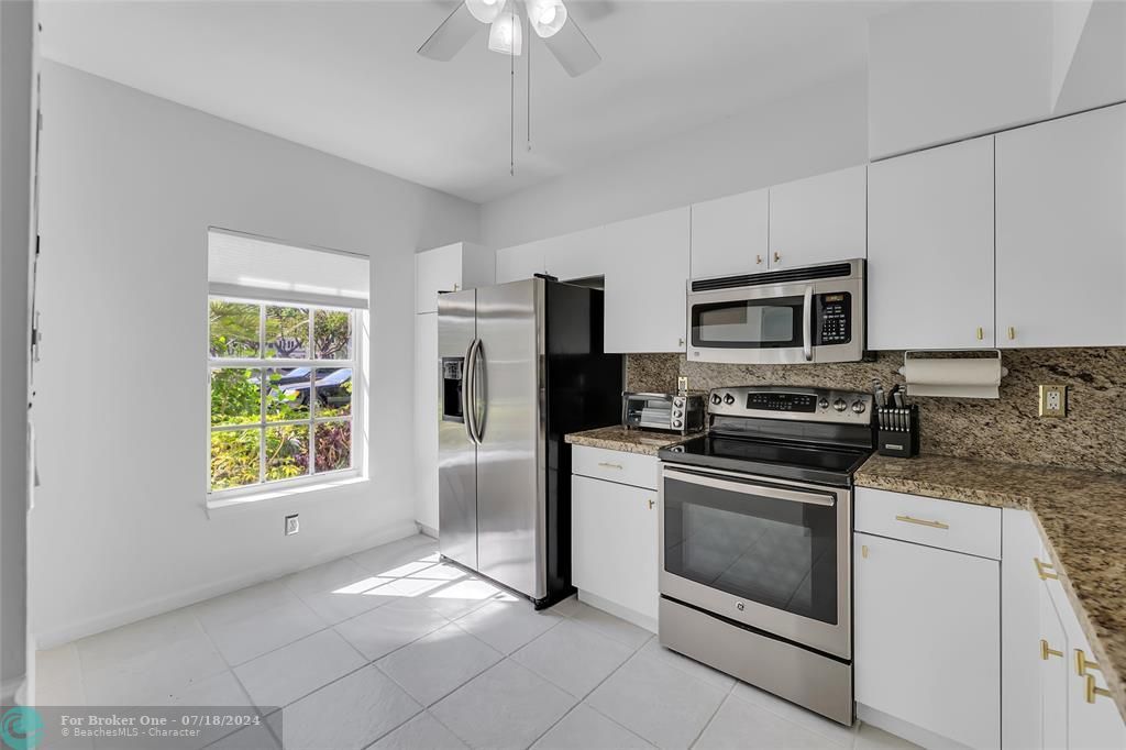Active With Contract: $459,000 (2 beds, 2 baths, 1280 Square Feet)