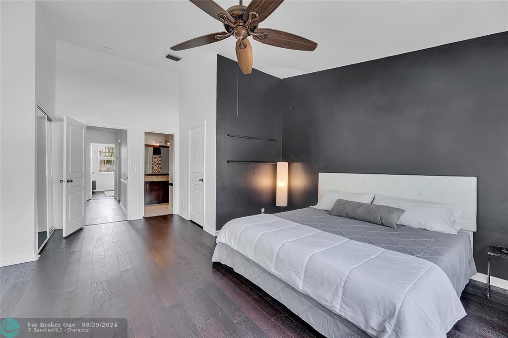 Active With Contract: $459,000 (2 beds, 2 baths, 1280 Square Feet)