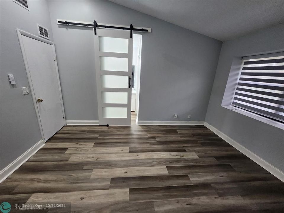 Active With Contract: $2,800 (2 beds, 2 baths, 1402 Square Feet)