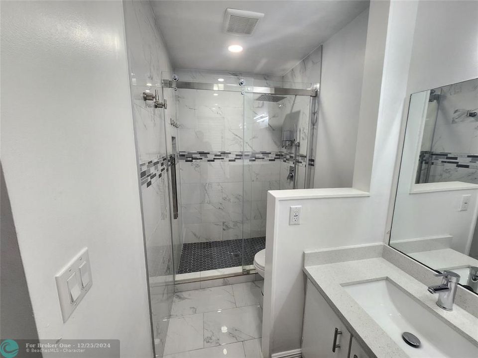 Active With Contract: $2,800 (2 beds, 2 baths, 1402 Square Feet)