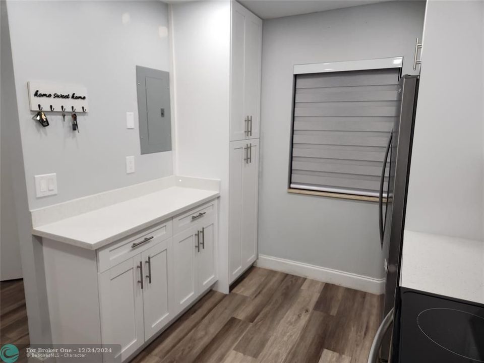 Active With Contract: $2,800 (2 beds, 2 baths, 1402 Square Feet)