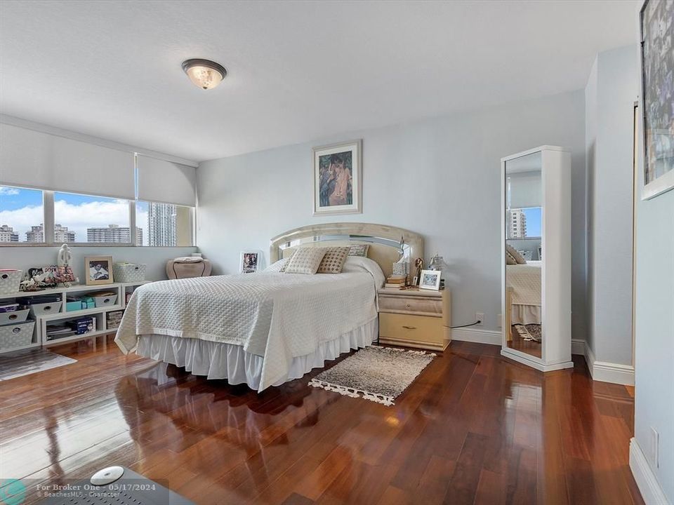 For Sale: $450,000 (2 beds, 2 baths, 1259 Square Feet)