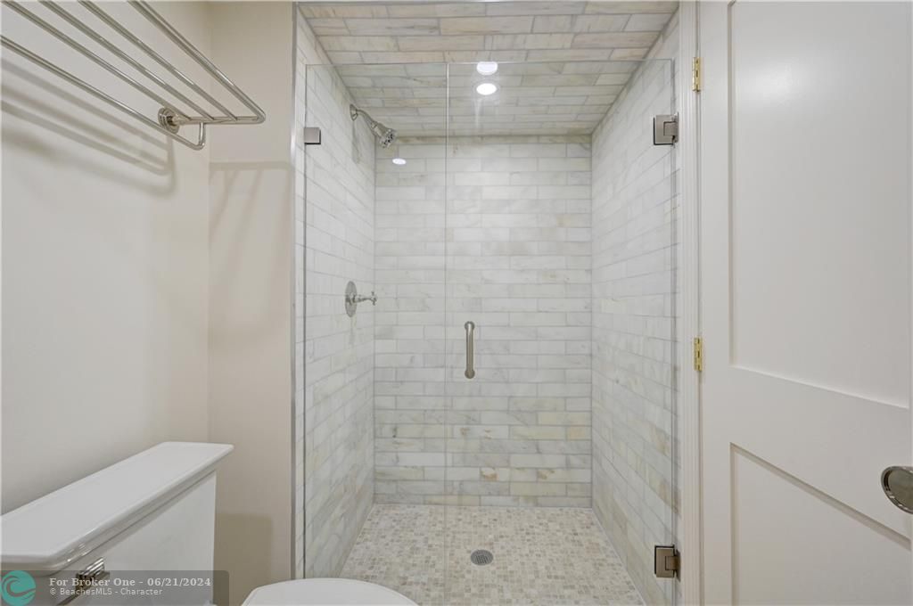 合同活跃: $2,700 (2 贝兹, 2 浴室, 1200 平方英尺)