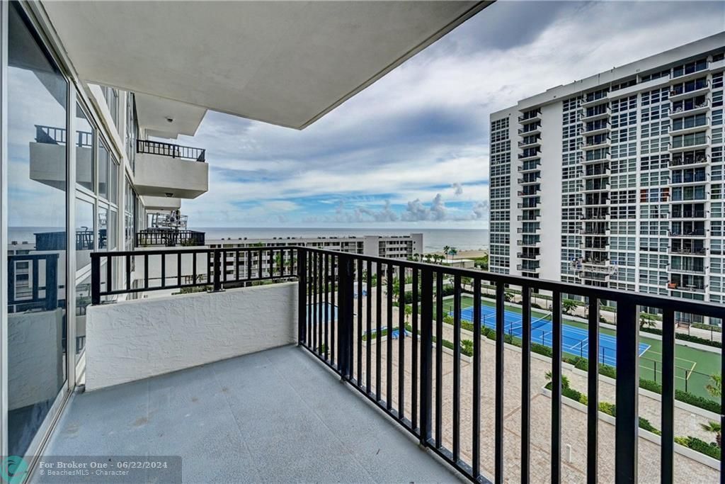 Active With Contract: $2,700 (2 beds, 2 baths, 1200 Square Feet)