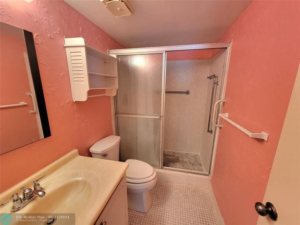 合同活跃: $120,000 (2 贝兹, 2 浴室, 1160 平方英尺)