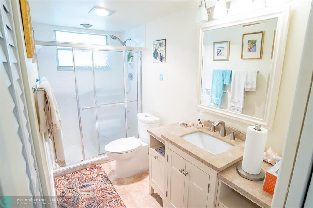 Active With Contract: $2,800 (2 beds, 2 baths, 1307 Square Feet)