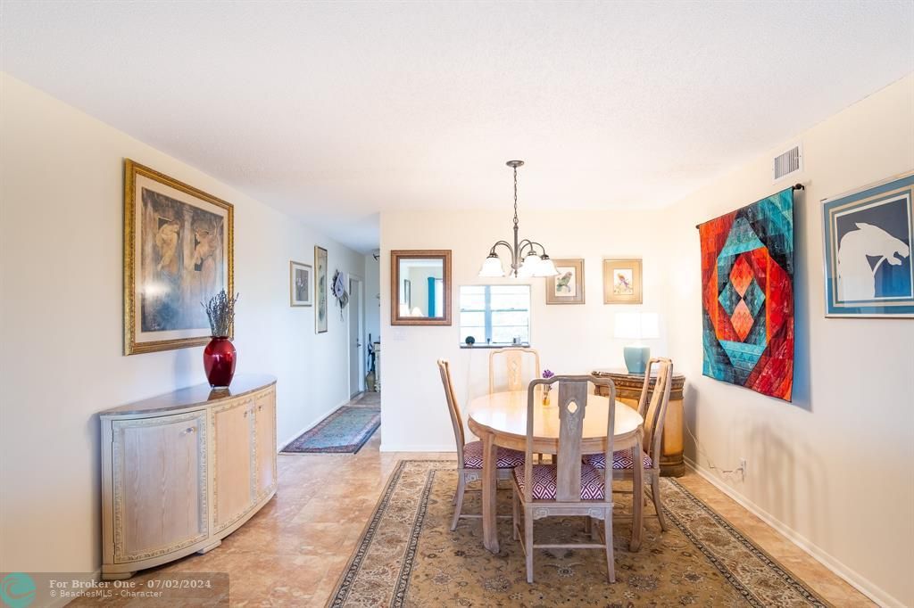Active With Contract: $2,800 (2 beds, 2 baths, 1307 Square Feet)