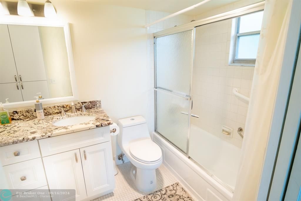 Active With Contract: $2,800 (2 beds, 2 baths, 1307 Square Feet)