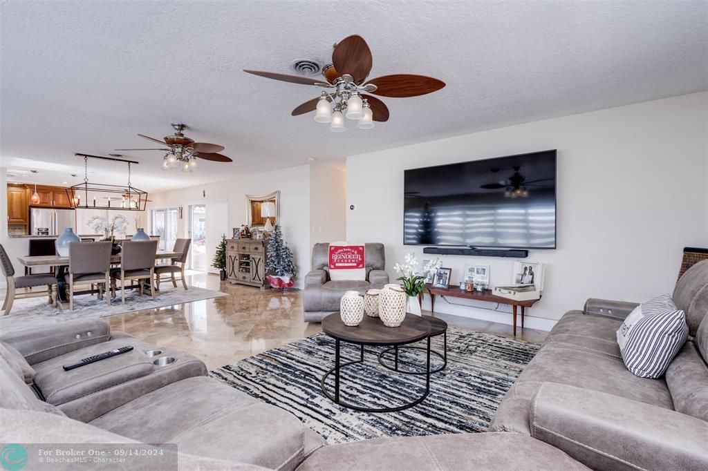 Recently Sold: $989,000 (3 beds, 2 baths, 1907 Square Feet)