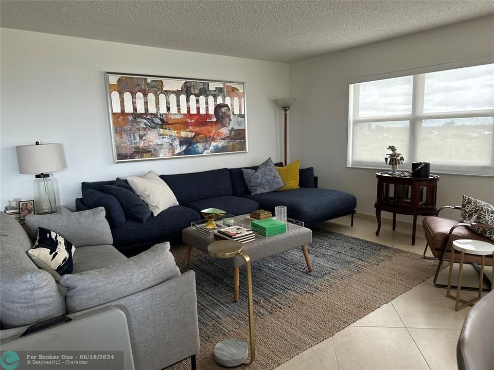 Active With Contract: $6,400 (2 beds, 2 baths, 1950 Square Feet)