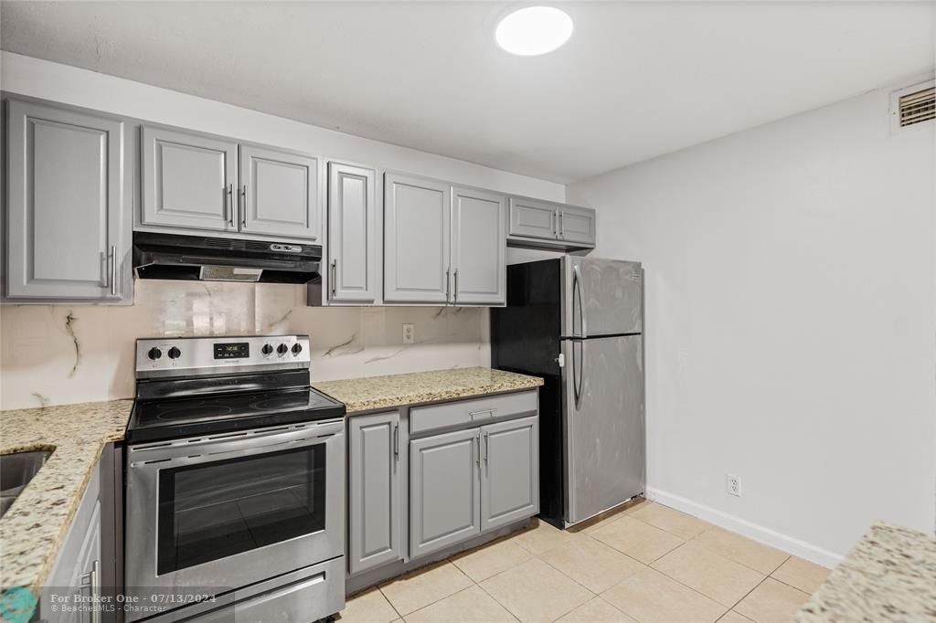 Active With Contract: $185,000 (2 beds, 2 baths, 1085 Square Feet)