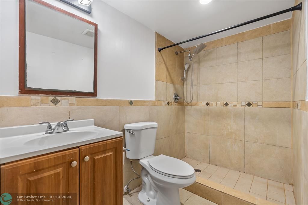 待售: $185,000 (2 贝兹, 2 浴室, 1085 平方英尺)