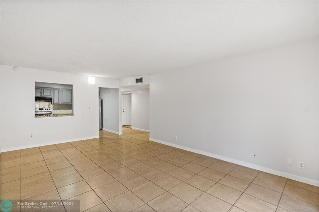 For Sale: $185,000 (2 beds, 2 baths, 1085 Square Feet)