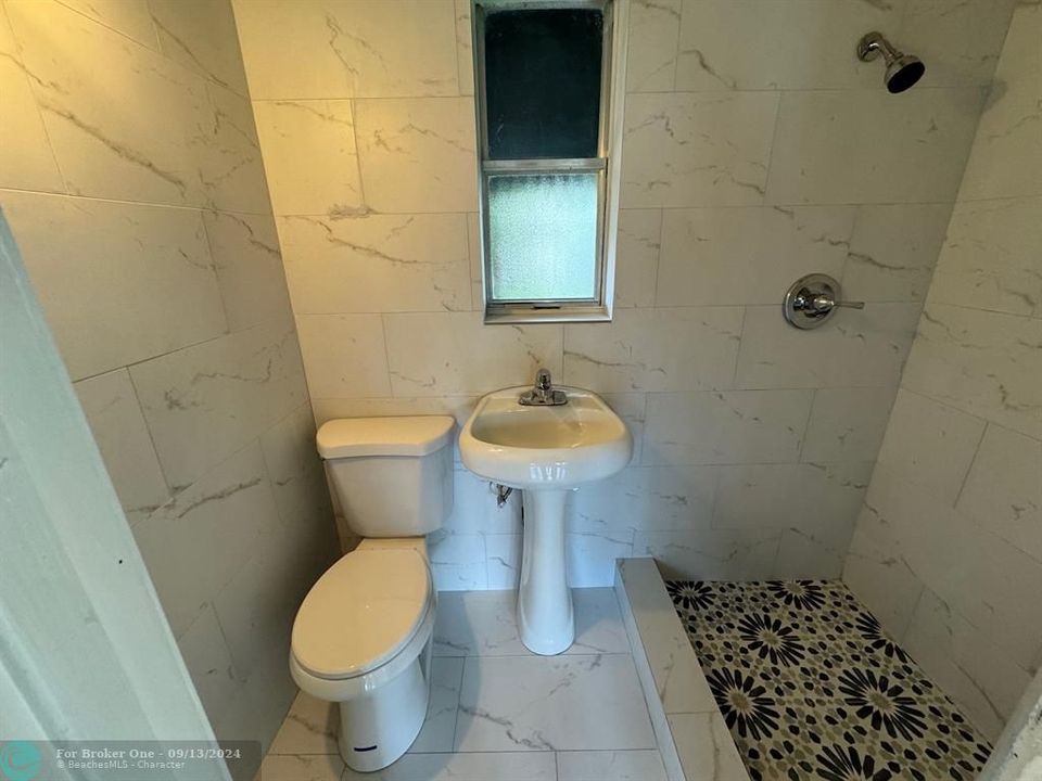 Active With Contract: $1,250 (0 beds, 1 baths, 0 Square Feet)