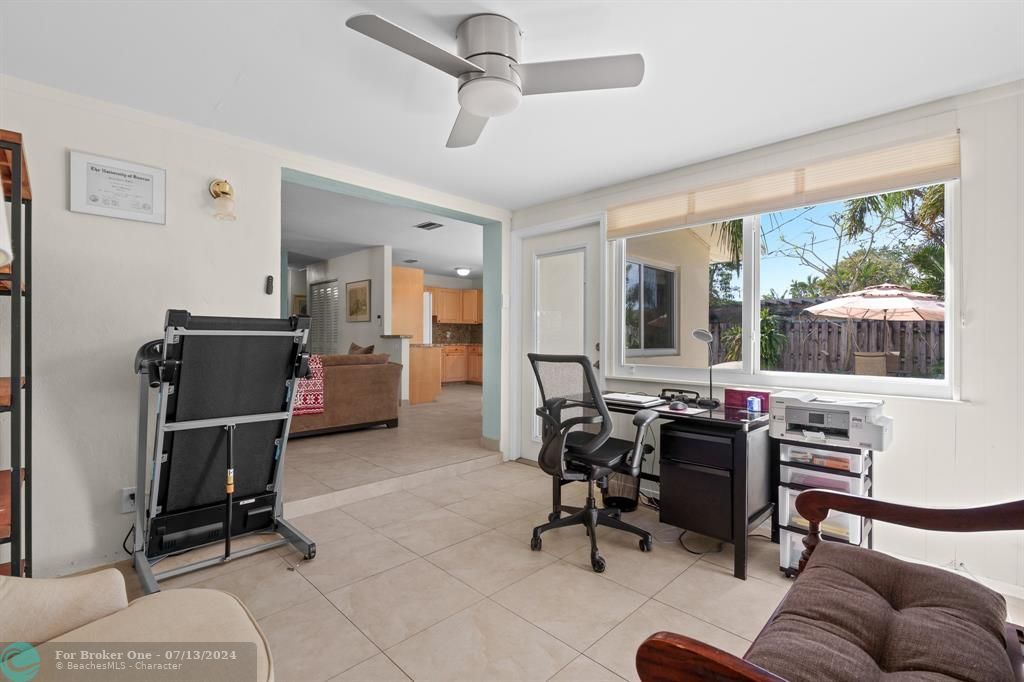 Recently Sold: $550,000 (3 beds, 2 baths, 1298 Square Feet)