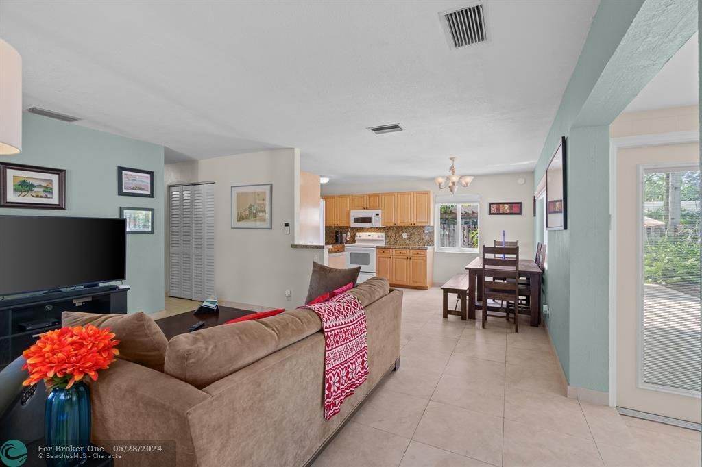 Active With Contract: $550,000 (3 beds, 2 baths, 1298 Square Feet)