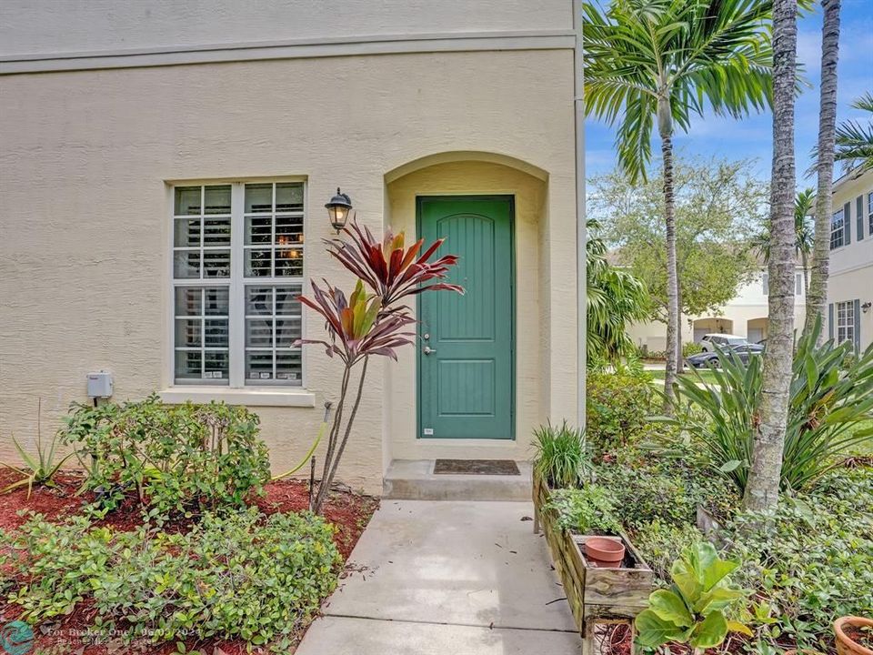 Recently Sold: $435,000 (3 beds, 2 baths, 1586 Square Feet)