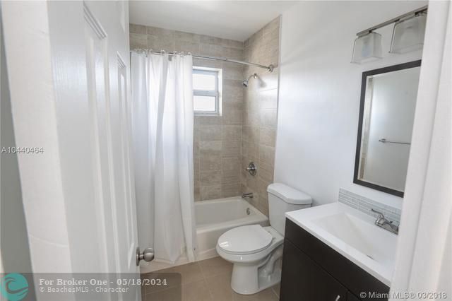 For Sale: $265,000 (1 beds, 1 baths, 705 Square Feet)