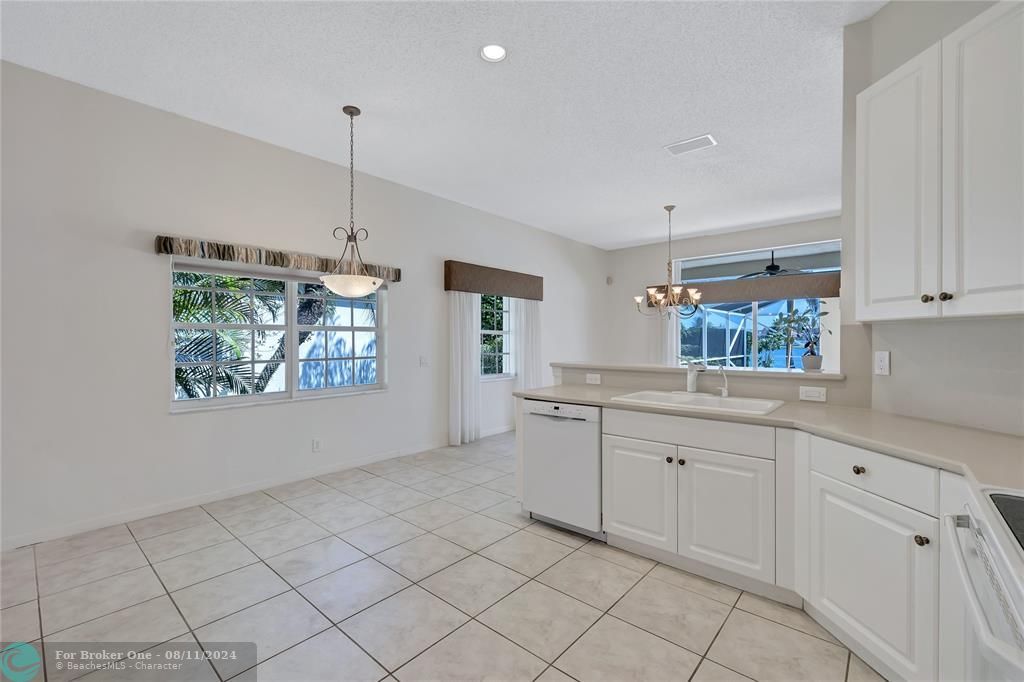 Recently Sold: $895,000 (4 beds, 2 baths, 1968 Square Feet)