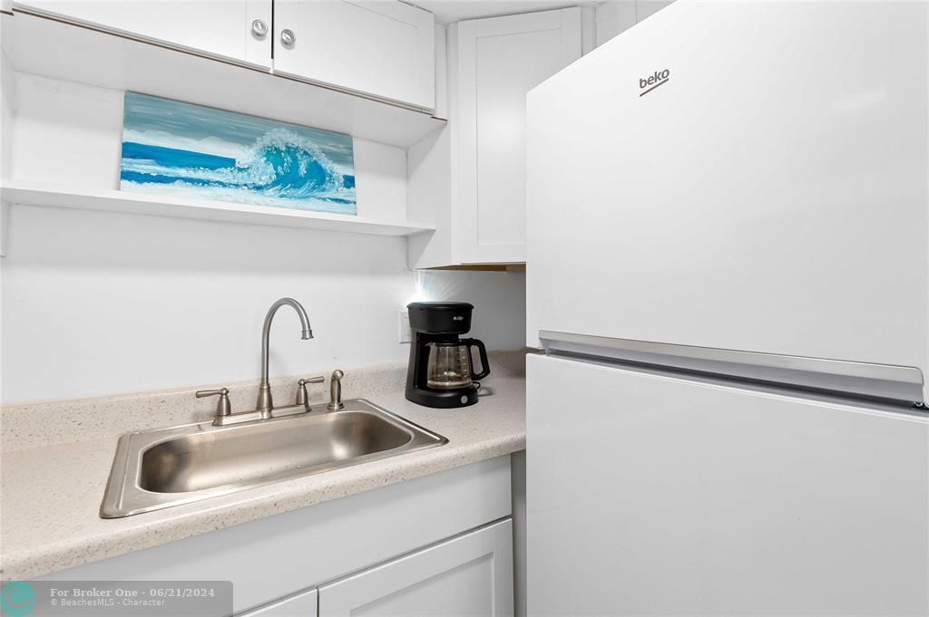 Active With Contract: $168,000 (1 beds, 1 baths, 516 Square Feet)