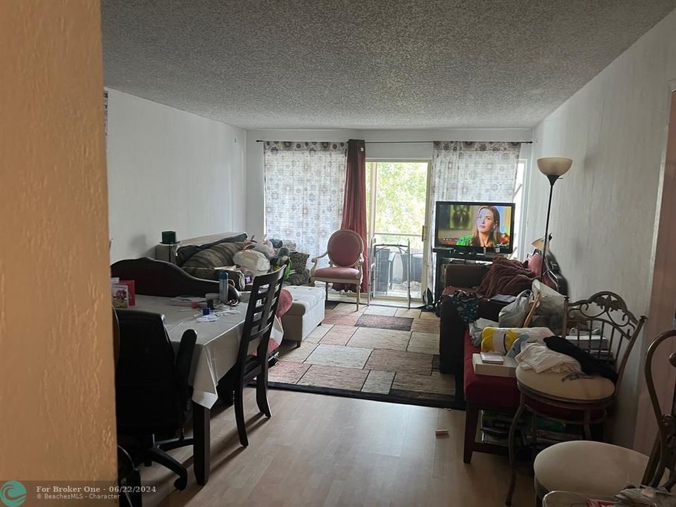For Sale: $130,000 (1 beds, 1 baths, 850 Square Feet)