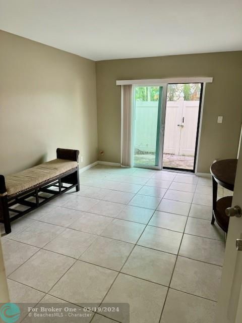 For Sale: $299,000 (2 beds, 2 baths, 1012 Square Feet)