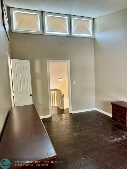 For Sale: $299,000 (2 beds, 2 baths, 1012 Square Feet)