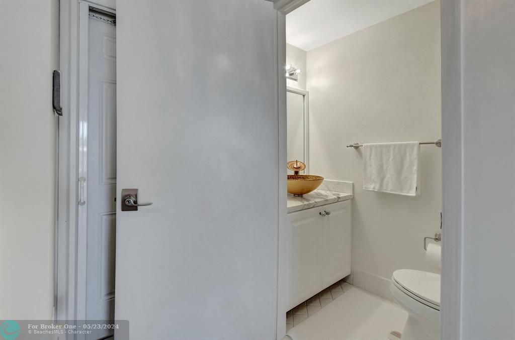 For Sale: $580,000 (2 beds, 2 baths, 1024 Square Feet)