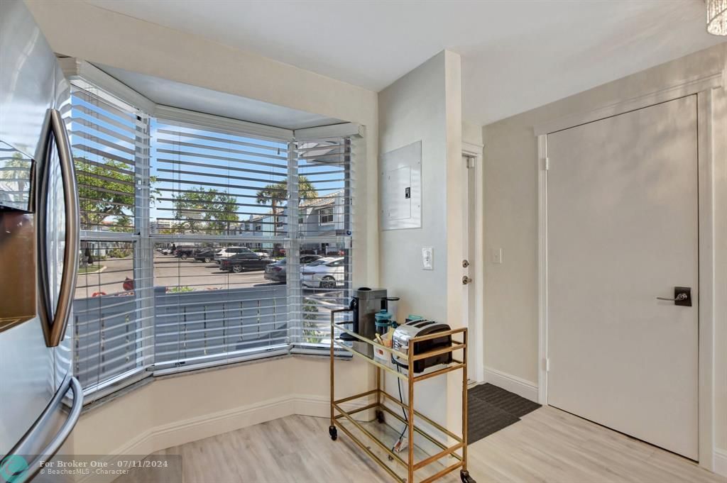 Active With Contract: $580,000 (2 beds, 2 baths, 1024 Square Feet)